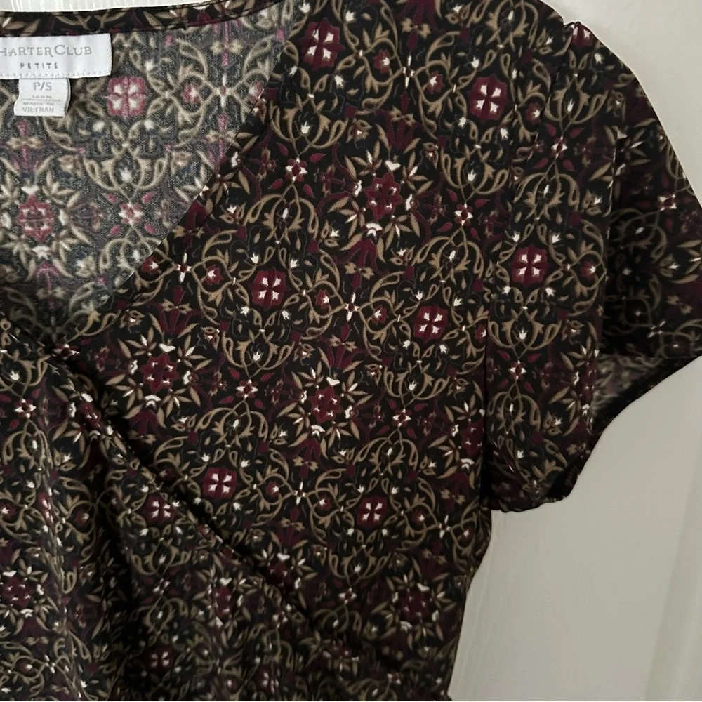 Patterned V-Neck Short Sleeve Shirt